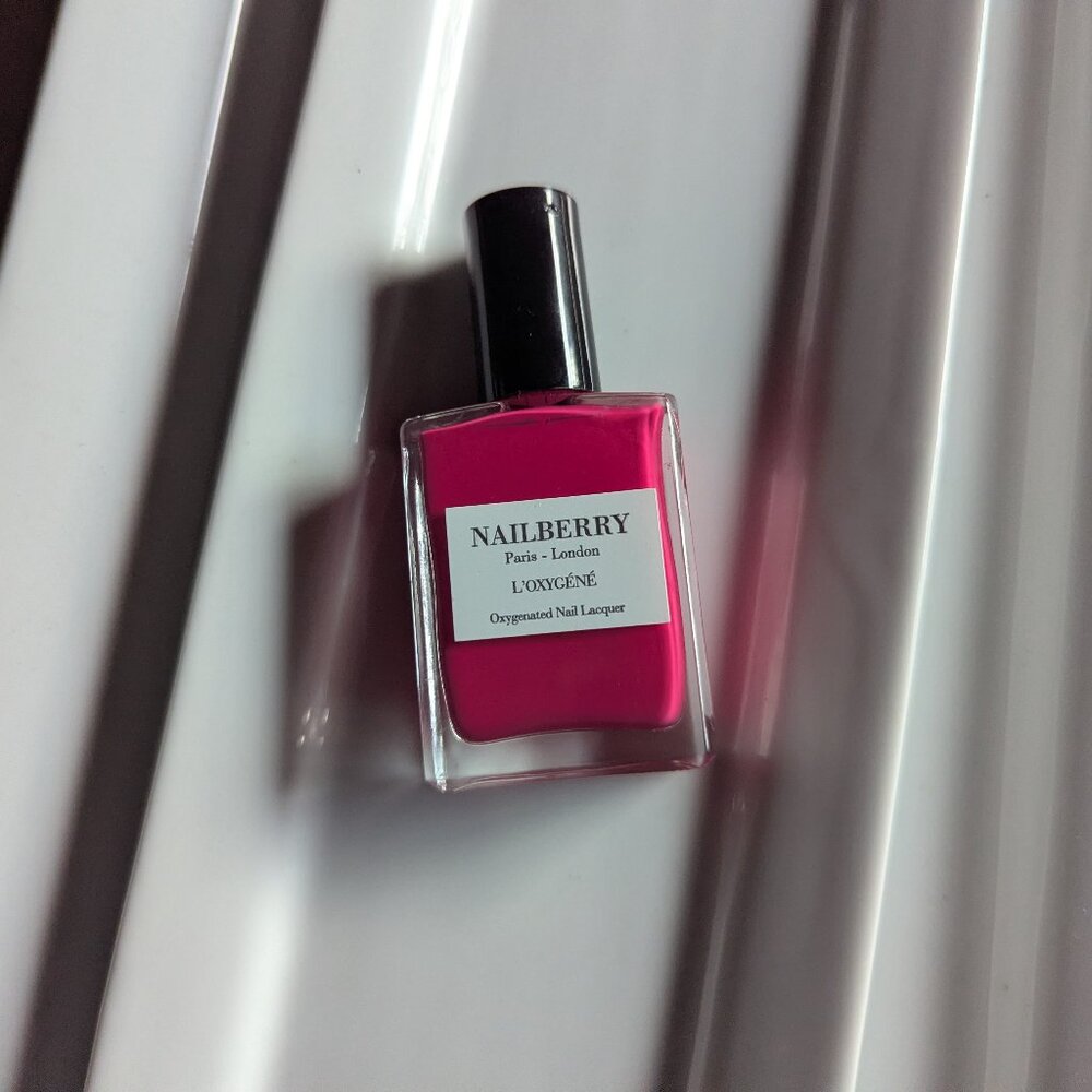 Nailberry L’Oxygéné Scented Nail Polish in Stawberry (Fruity Pop Pink)